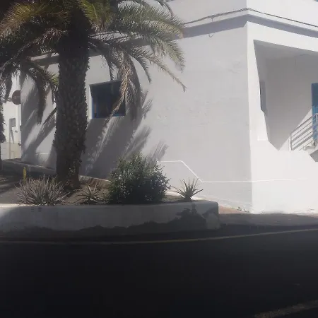 3 Palmeras De *